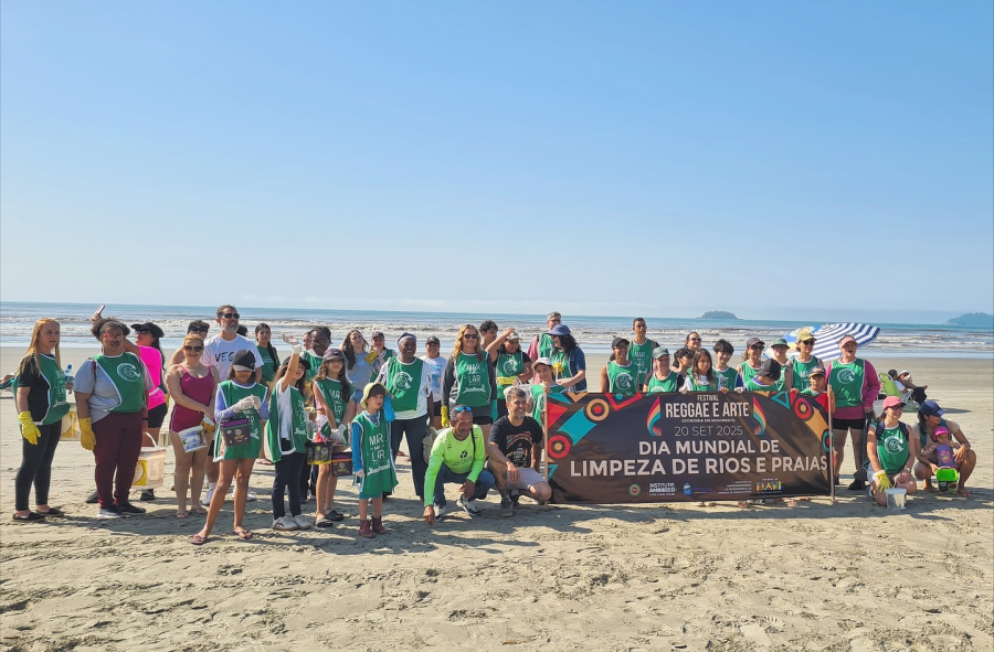 Peruíbe reúne voluntários e retira 166 kg de lixo da orla