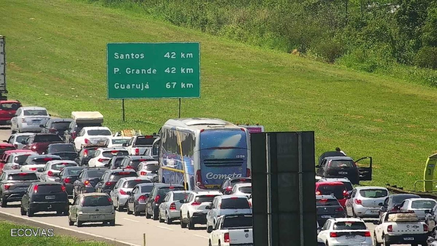 Baixada Santista deve receber quase 300 mil veículos no feriado, diz Ecovias
